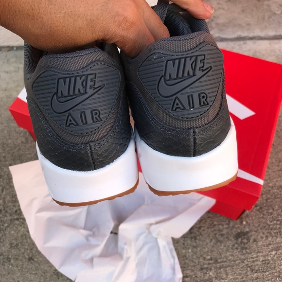 NIKE WOMENS AUTHENTIC AIR MAX Sz 9 New - Picture 3 of 6